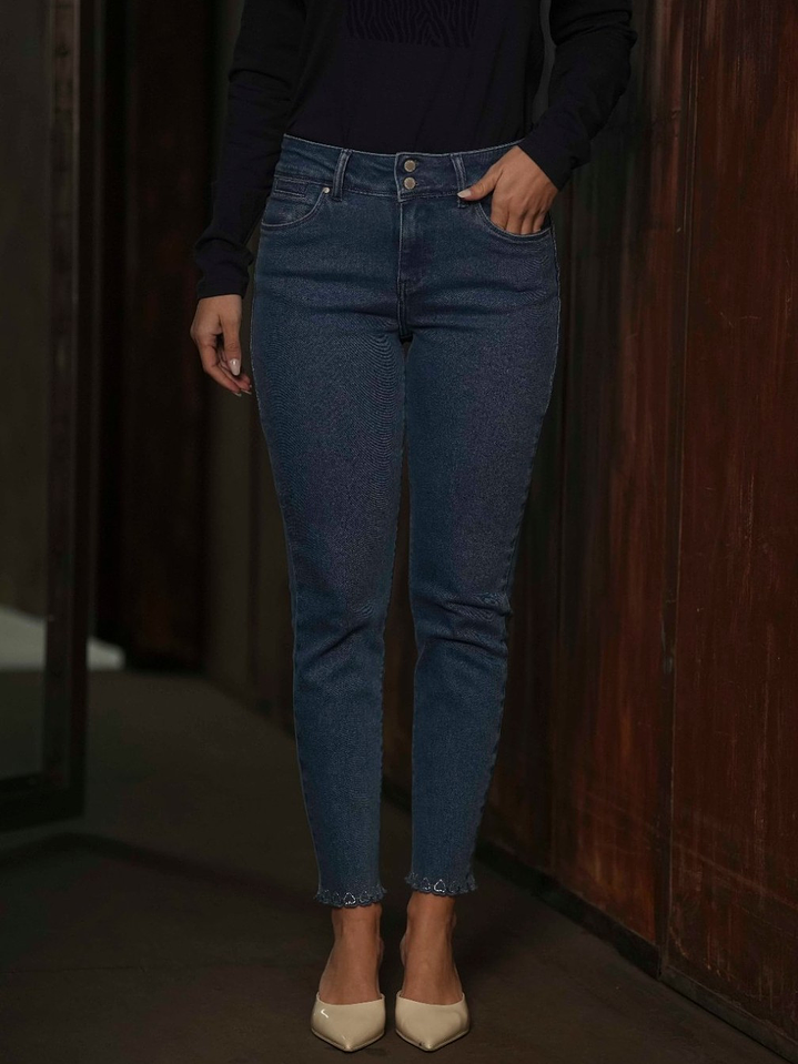 Jeans skinny com detalhes de corações 3