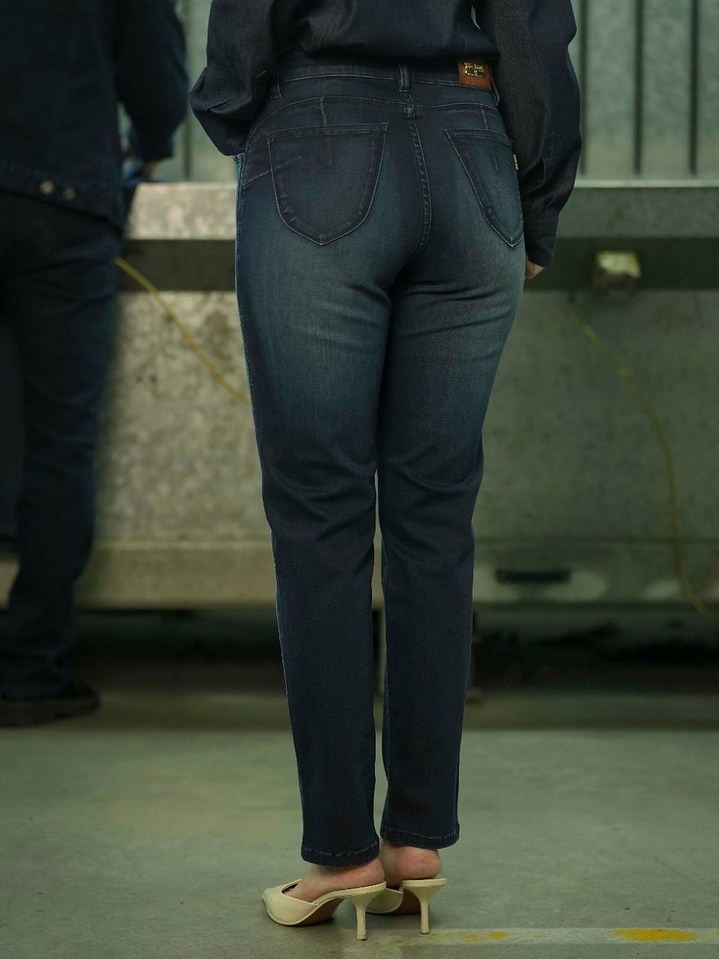 Jeans com detalhes em azul 3