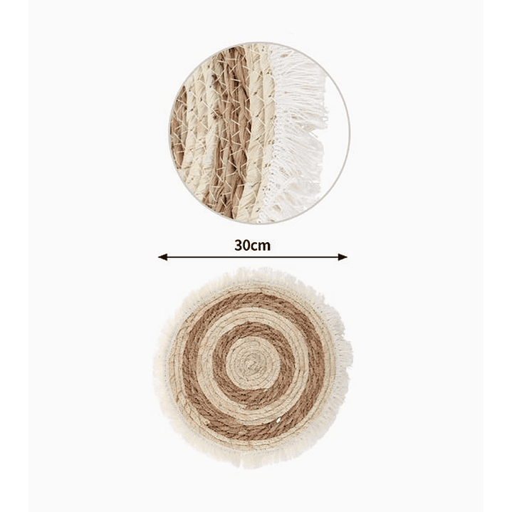 Mantel de centro tejido artesanal 30 cm con vuelitos de lana 2