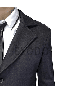 Abrigo negro rojizo, diseño