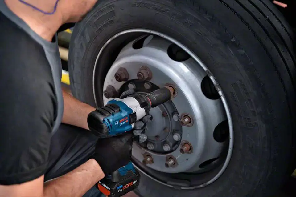 Aparafusadora de impacto 3/4'' GDS 18V-1050 H + 2x ProCORE18V 8.0 Ah BOSCH 5