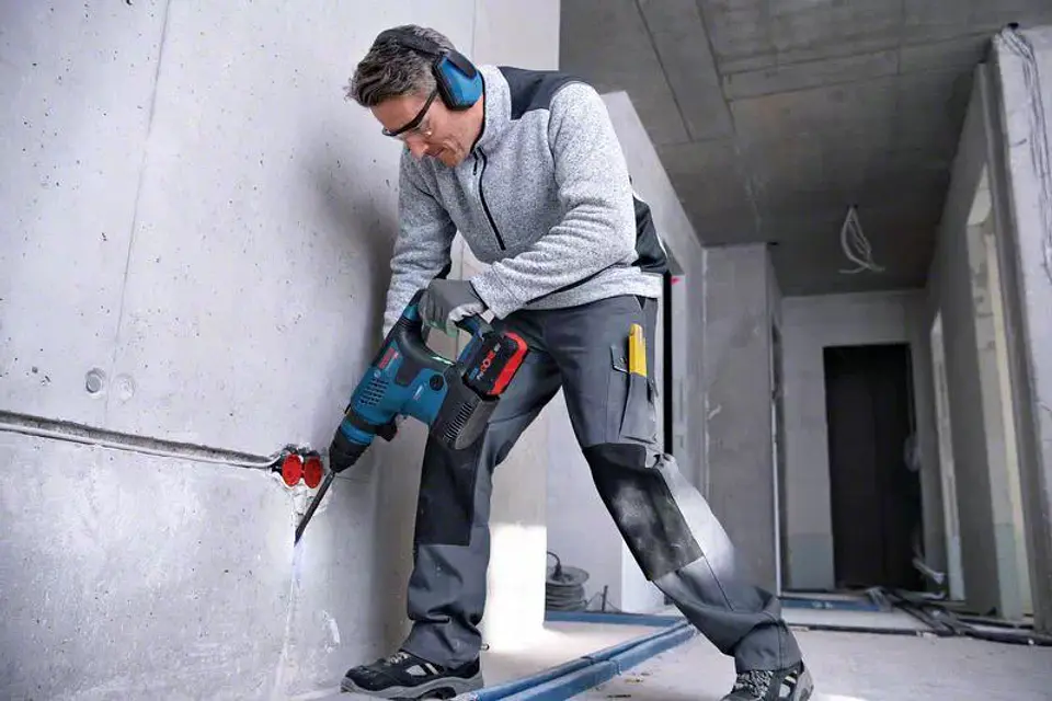 Conjunto BITURBO Rebarbadora GWS 18V-15 SC e Martelo GBH 18V-34 CF + 2x ProCORE18V 5.5Ah BOSCH 6