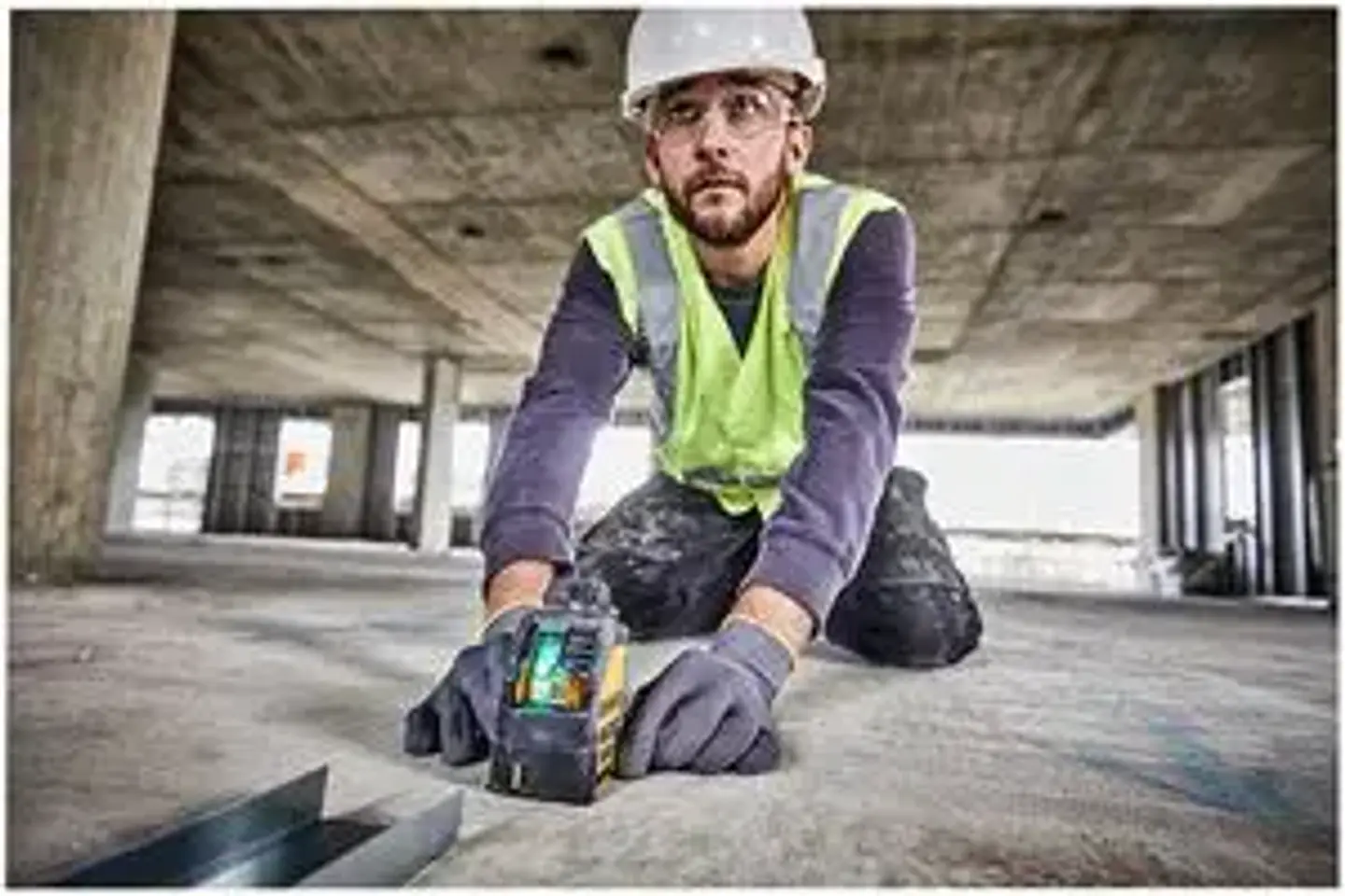 Nível Laser autonívelante de 2 linhas VERDES (horizontal e vertical) DW088CG DEWALT 4