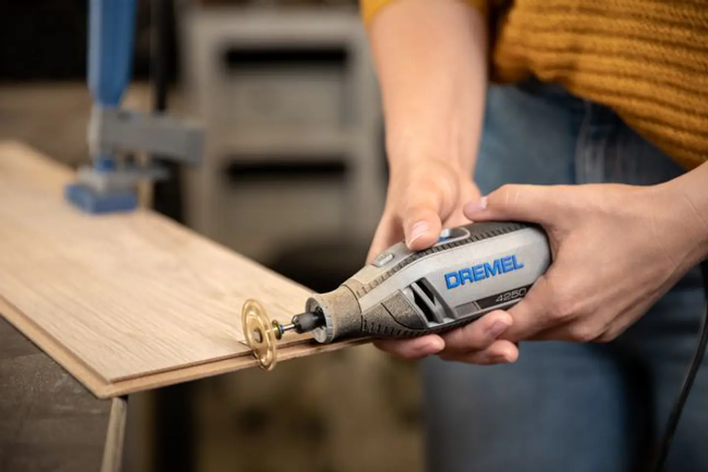 Multiferramenta DREMEL 4250 (4250-35) + 35 Acessórios 4