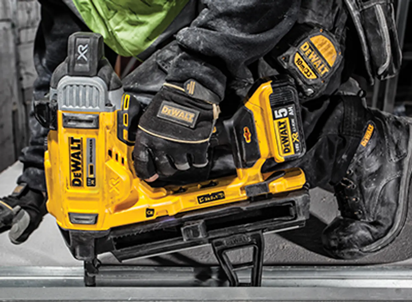 Maquina de pregar / Pregadora de Betão XR18V DCN890P2 DEWALT 5