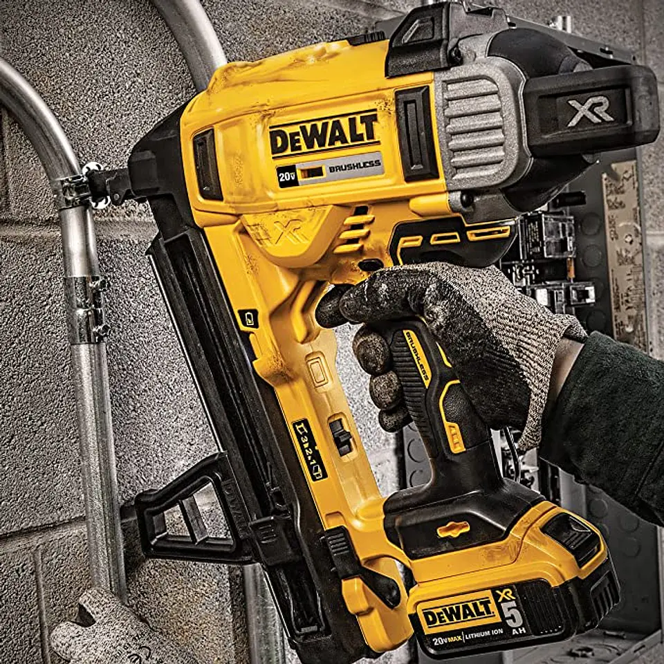Maquina de pregar / Pregadora de Betão XR18V DCN890N DEWALT 7