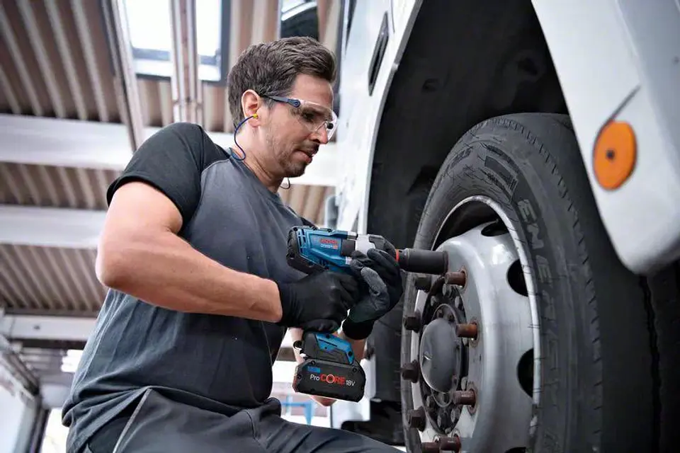 Aparafusadora de Impacto BITURBO GDS 18V-1000 + 2 Baterias ProCORE18V 8.0Ah BOSCH 4