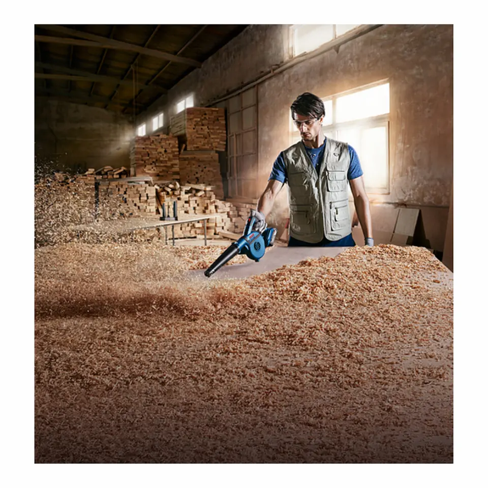 Soprador de limpeza a bateria GBL 18V-120 + Bateria 18V 4.0Ah BOSCH  3