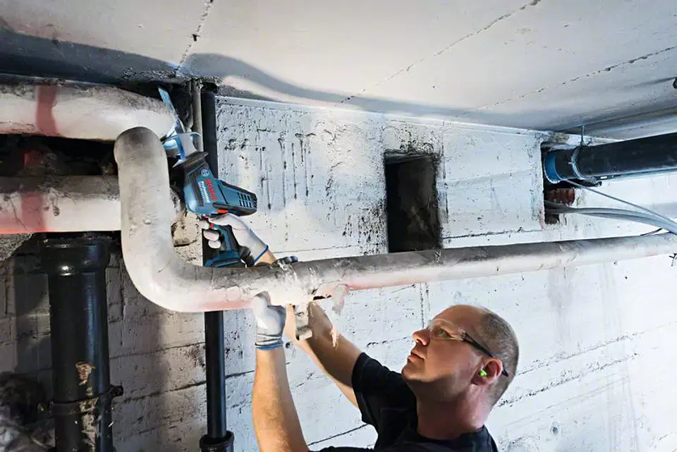 Serra sabre a bateria 18V GSA 18V-LI C BOSCH  4