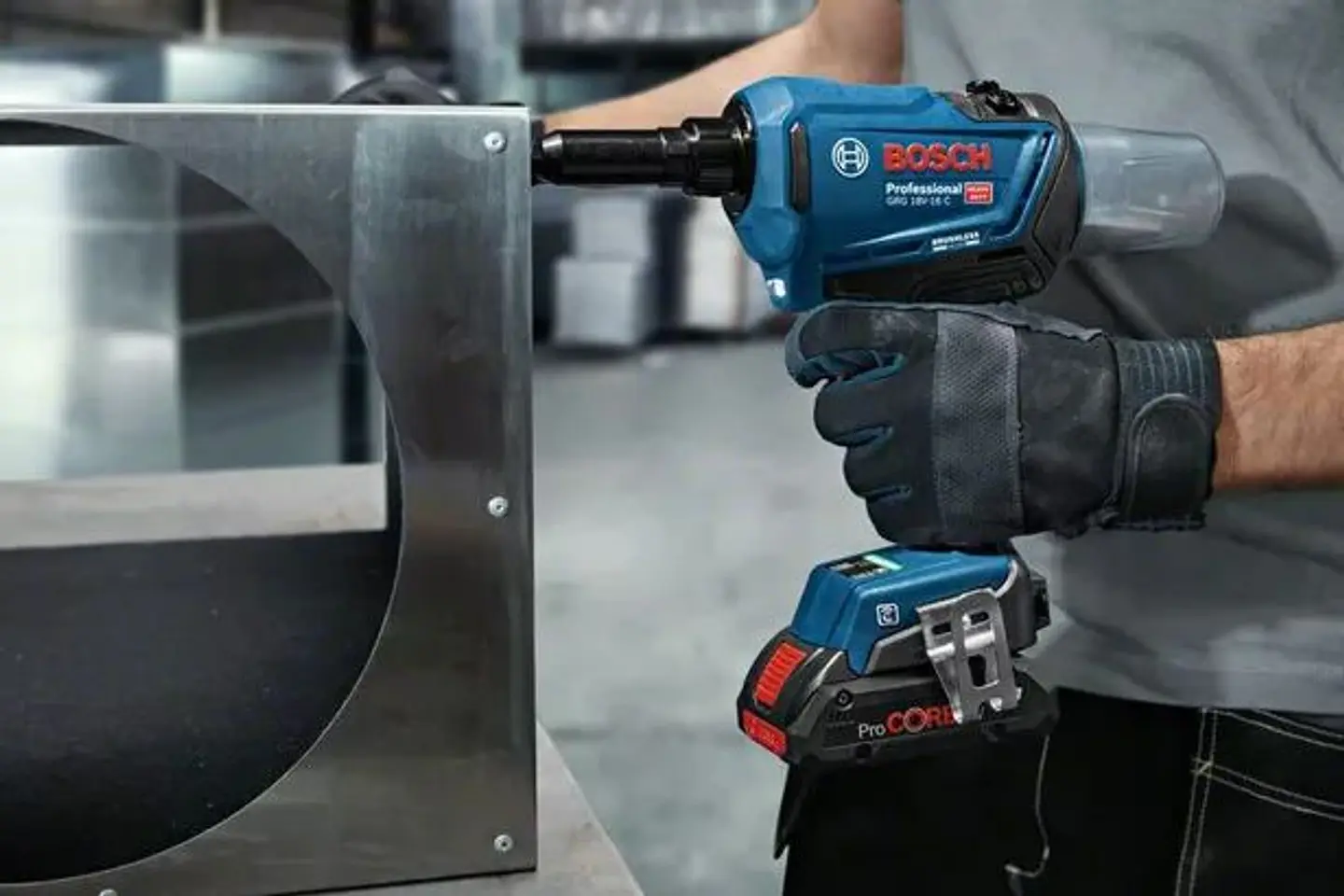 Rebitadora sem fio GRG 18V-16 C em caixa de cartão BOSCH 3