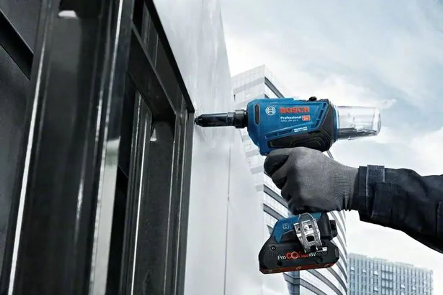 Rebitadora sem fio GRG 18V-16 C em caixa de cartão BOSCH 4