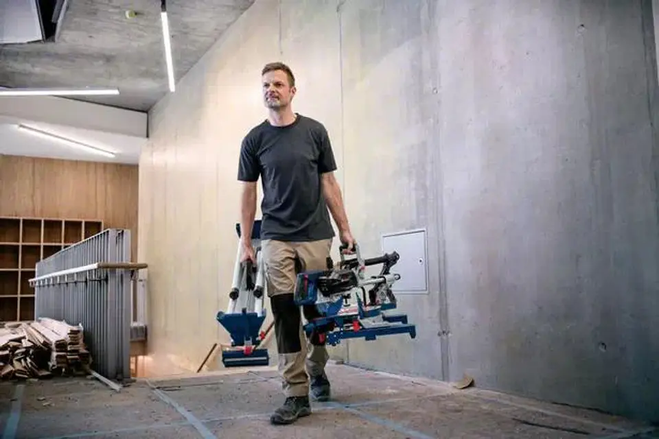 Serra de cortes transversais e de meia esquadria sem fio BITURBO GCM 18V-216 DC BOSCH 3