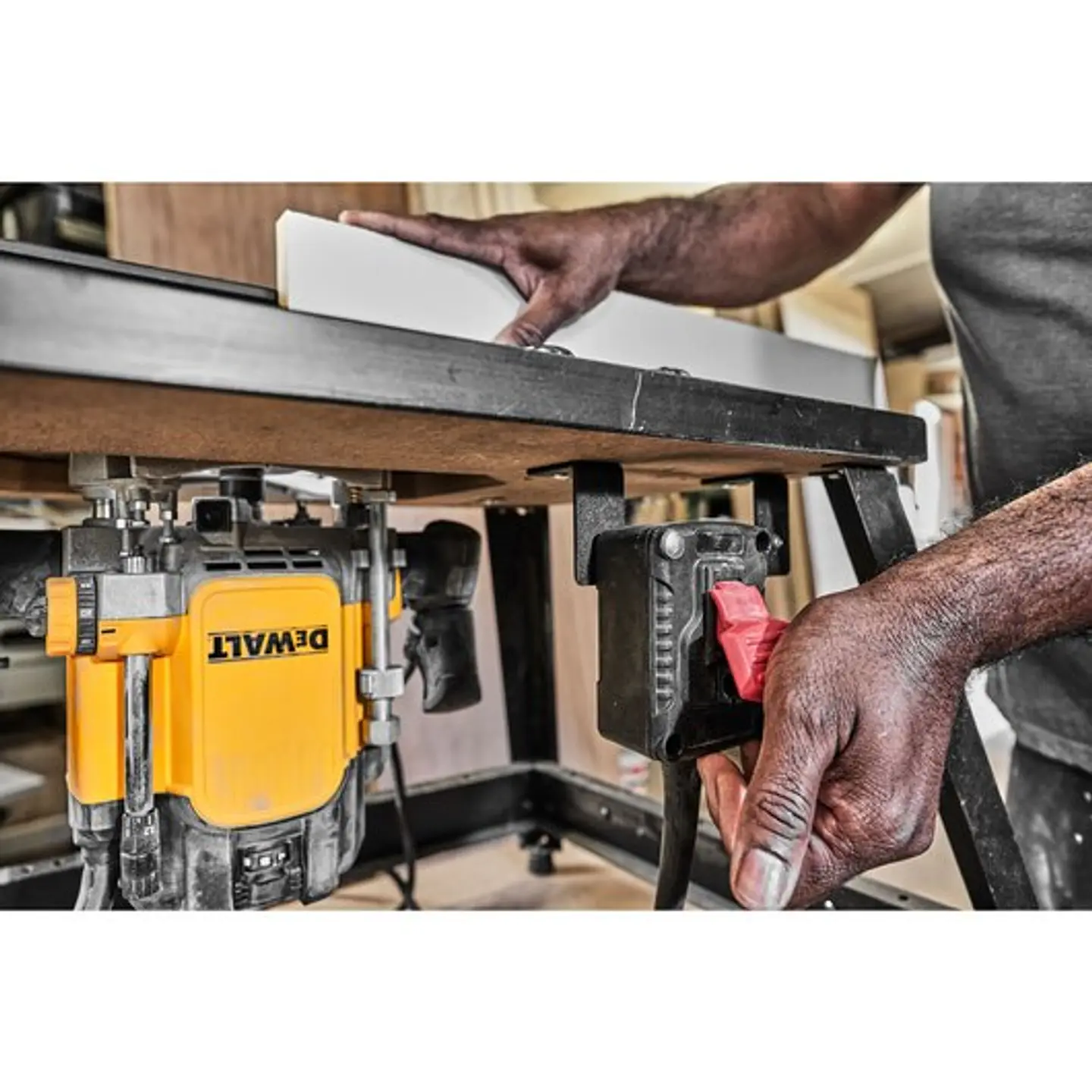 Tupia de Mergulho de 2.300 W DWE627KT DEWALT 5