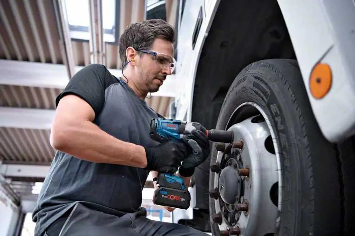 Aparafusadora de impacto sem fio 1/2'' BITURBO GDS 18V-1000 C BOSCH 4