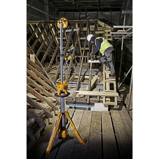 Foco Led com Tripé XR18V DCL079 DEWALT 5