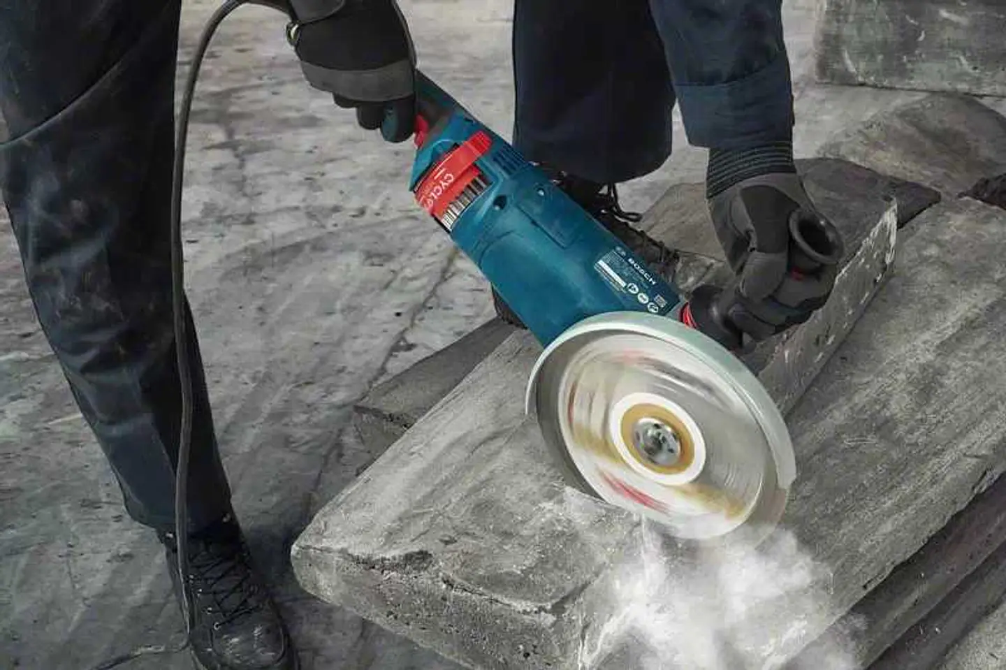 Rebarbadora grande 2.400W GWS 24-180 JZ BOSCH 5