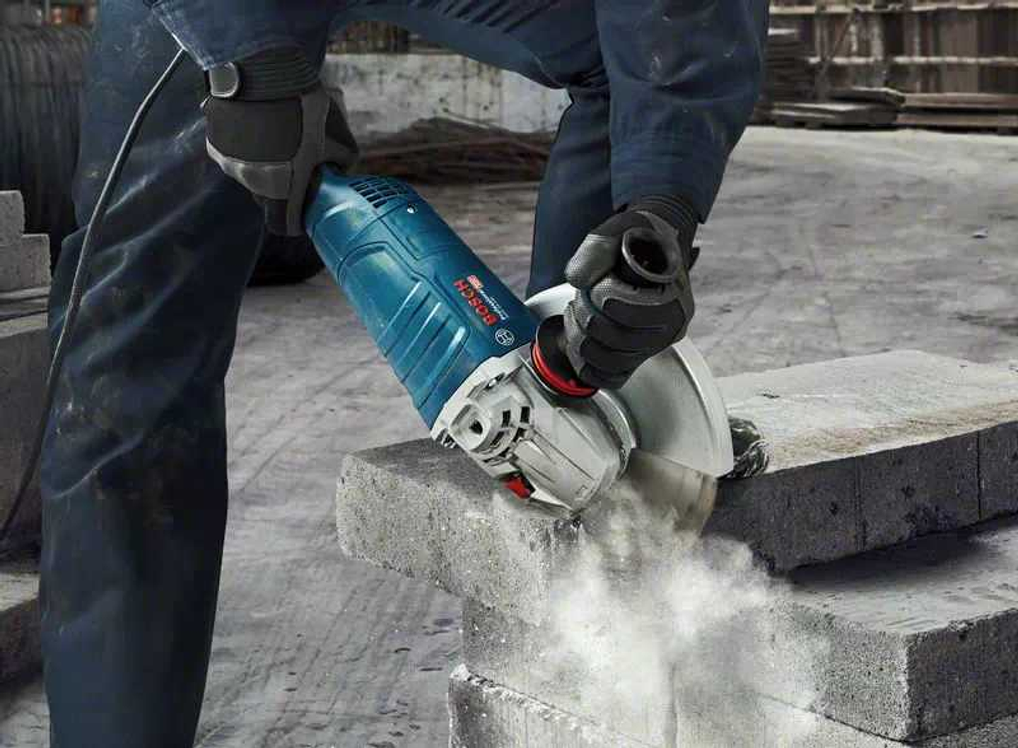 Rebarbadora grande 2.400W GWS 24-230 P BOSCH 3