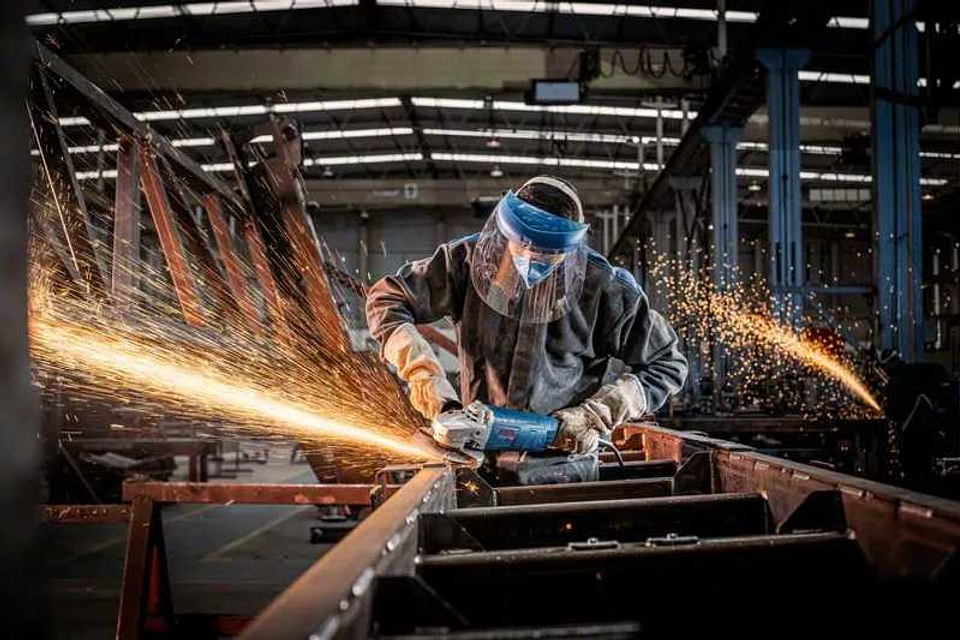 Rebarbadora grande 2.400W 230MM GWS 2400 J BOSCH 3