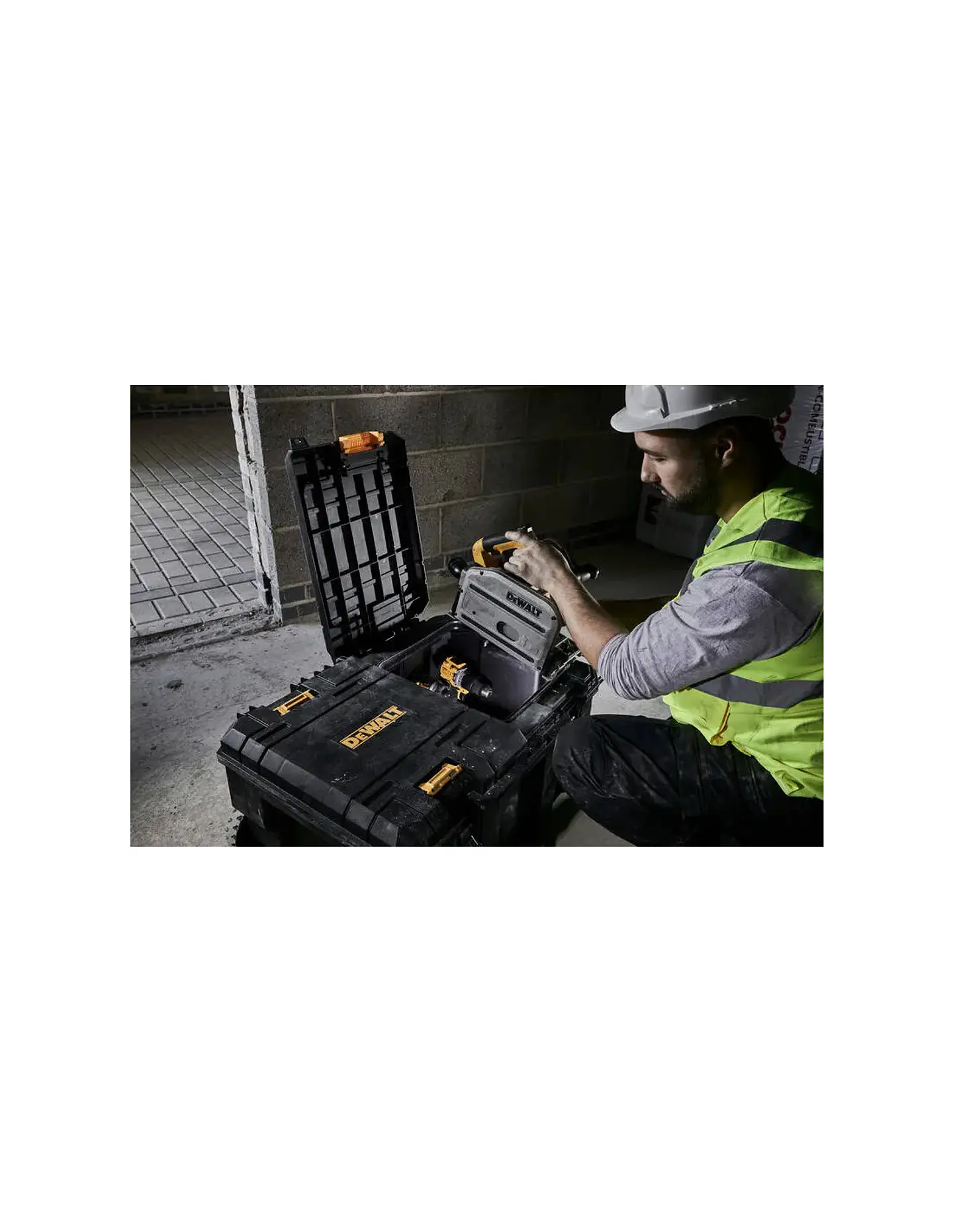 Arca de transporte TSTAK 113L DWST17871-1 DeWALT 3