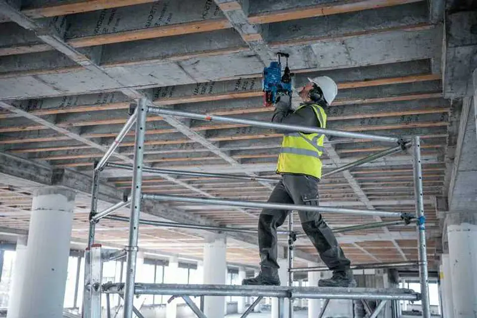 Martelo perfurador SDS Plus sem fio GBH 18V-28 C BOSCH 4