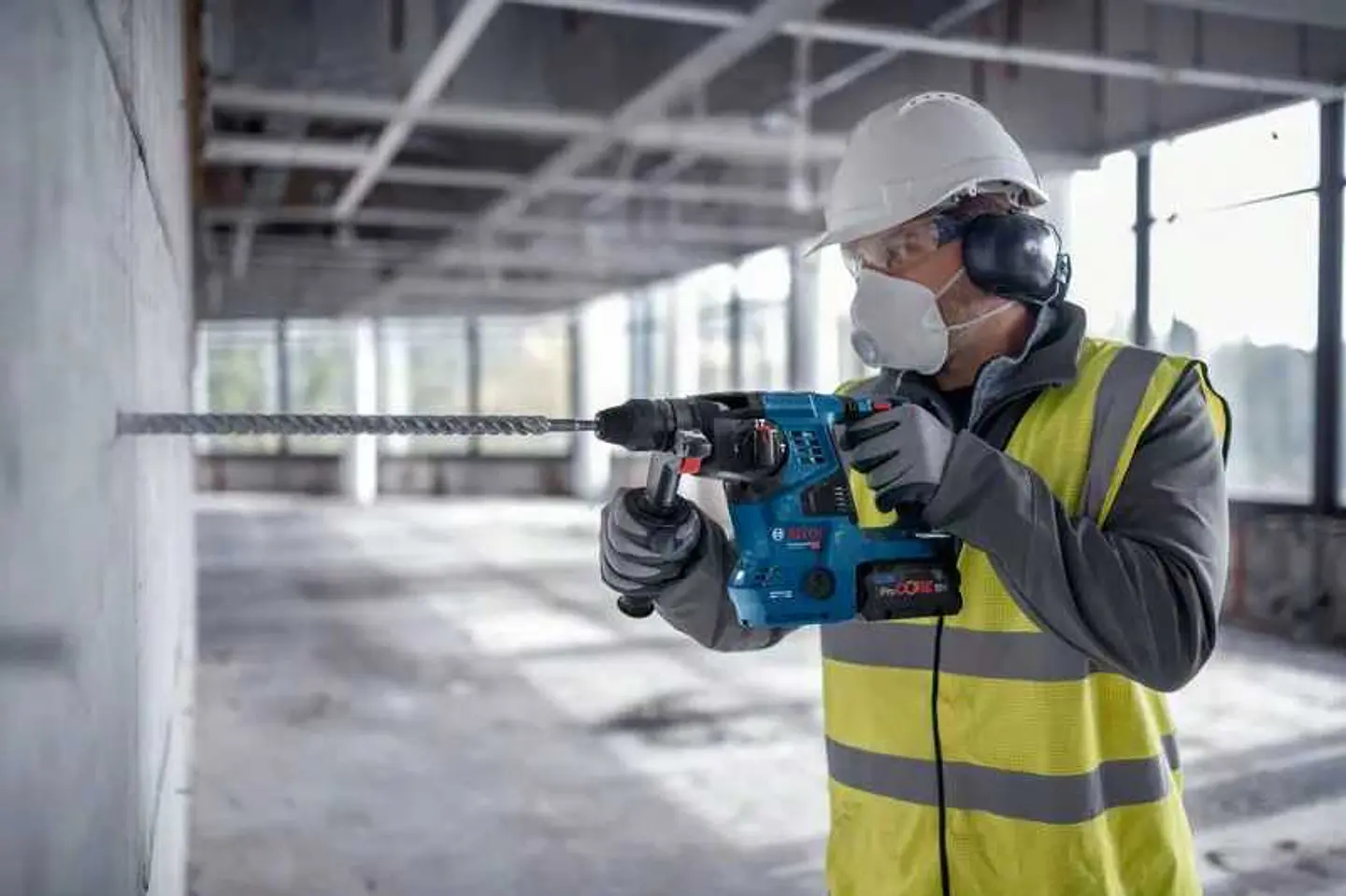 Martelo perfurador SDS Plus sem fio GBH 18V-28 C + Mala L-BOXX 238 BOSCH 4