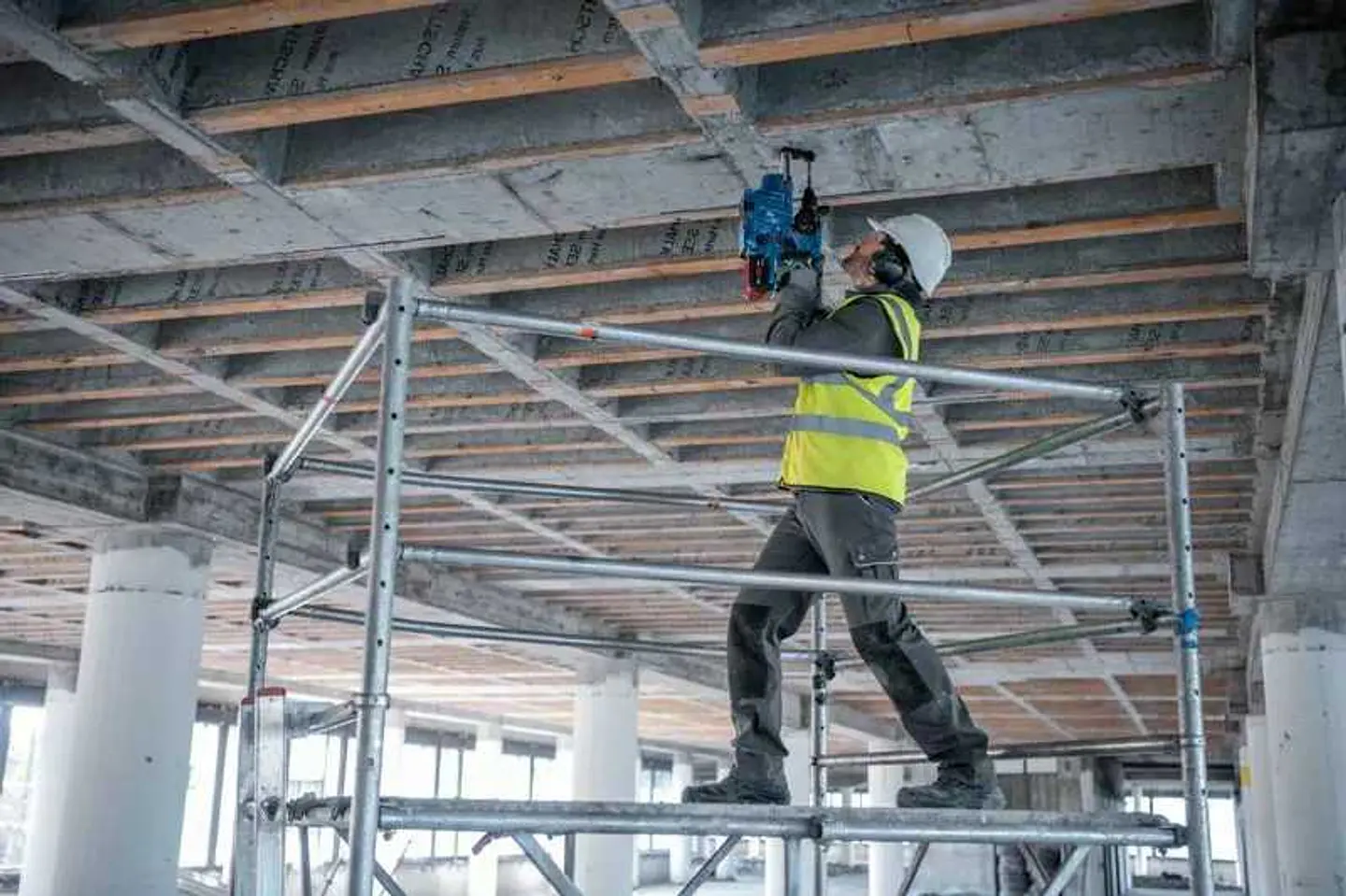 Martelo perfurador SDS Plus sem fio GBH 18V-28 C + Mala L-BOXX 238 BOSCH 5