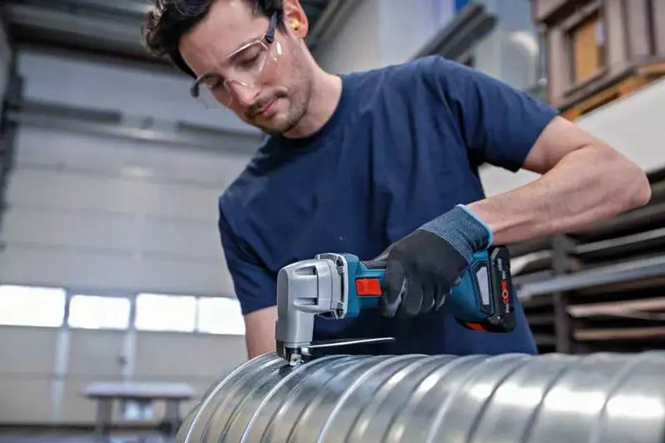 Tesoura para chapa sem fio GSC 18V-16 E BOSCH 5