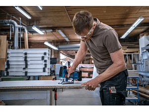 Serra vertical tico tico sem fio GST 18V-155 SC BOSCH