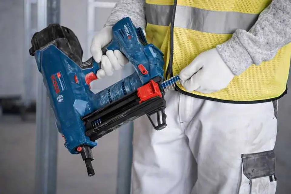 Pregadora de betão sem fio BITURBO GNB 18V-38 + Mala L-BOXX XL BOSCH 7