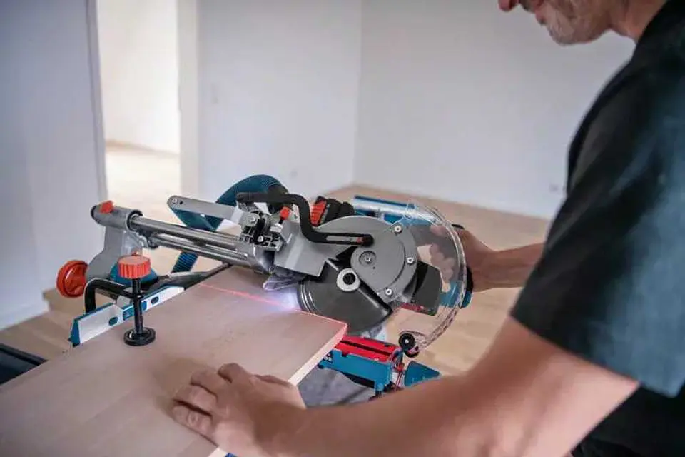 Serra de meia esquadria sem fio BITURBO GCM 18V-216 D BOSCH 4