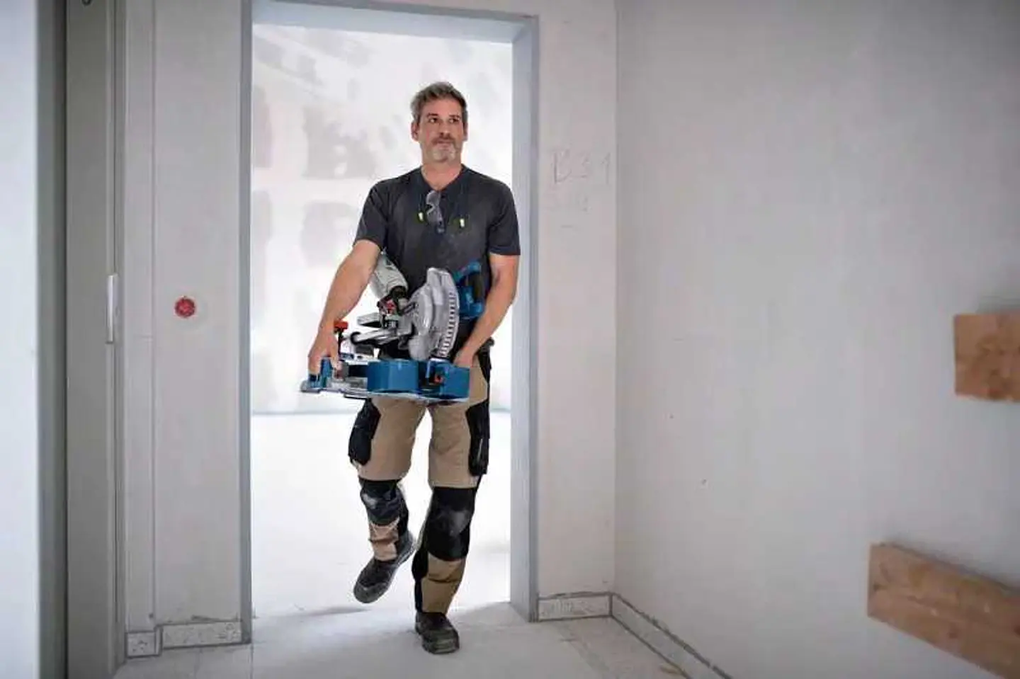 Serra de meia esquadria sem fio BITURBO GCM 18V-216 D BOSCH 6