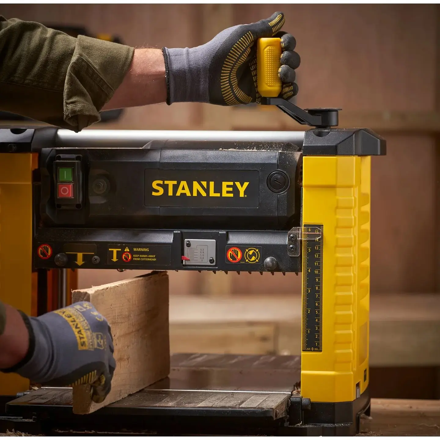 Plaina Desengrossadeira portatil 1.800W STP18-QS STANLEY 6