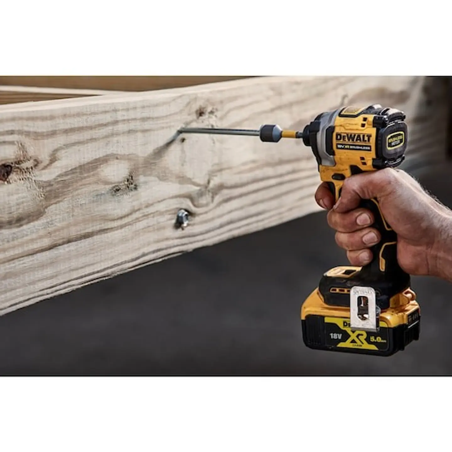 Aparafusadora de impacto sem escovas XR 18V + 2 Baterias 18V 5.0Ah DCF850P2T DEWALT 5