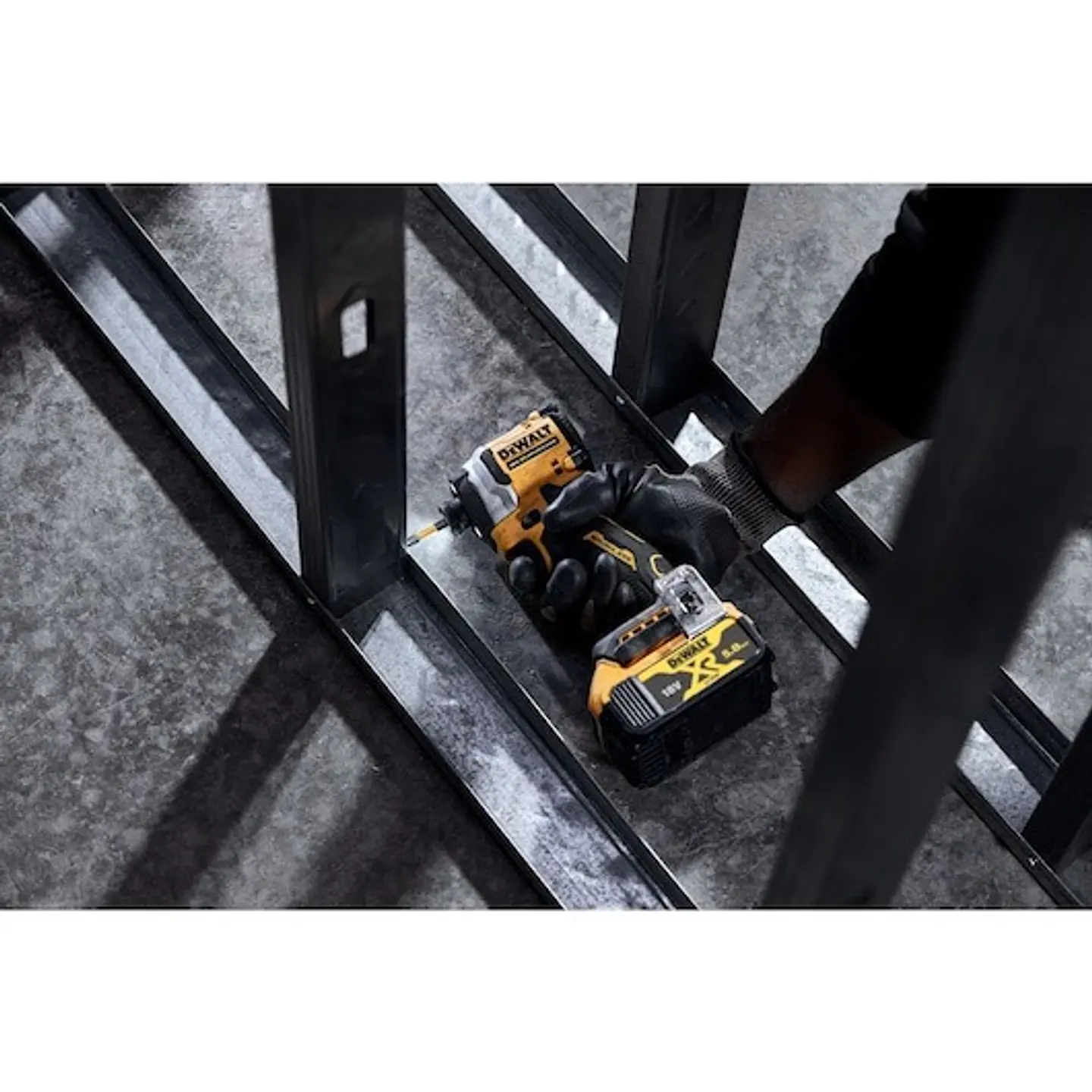 Aparafusadora de impacto sem escovas XR 18V + 2 Baterias 18V 5.0Ah DCF850P2T DEWALT 8