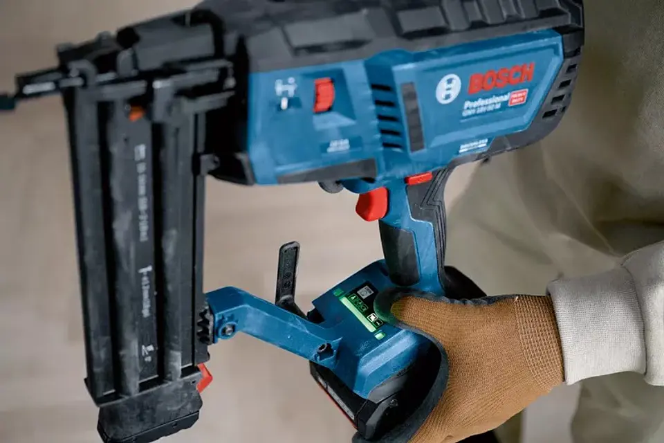 Pistola de pregos sem fio para madeira GNH 18V-50 M BOSCH 2