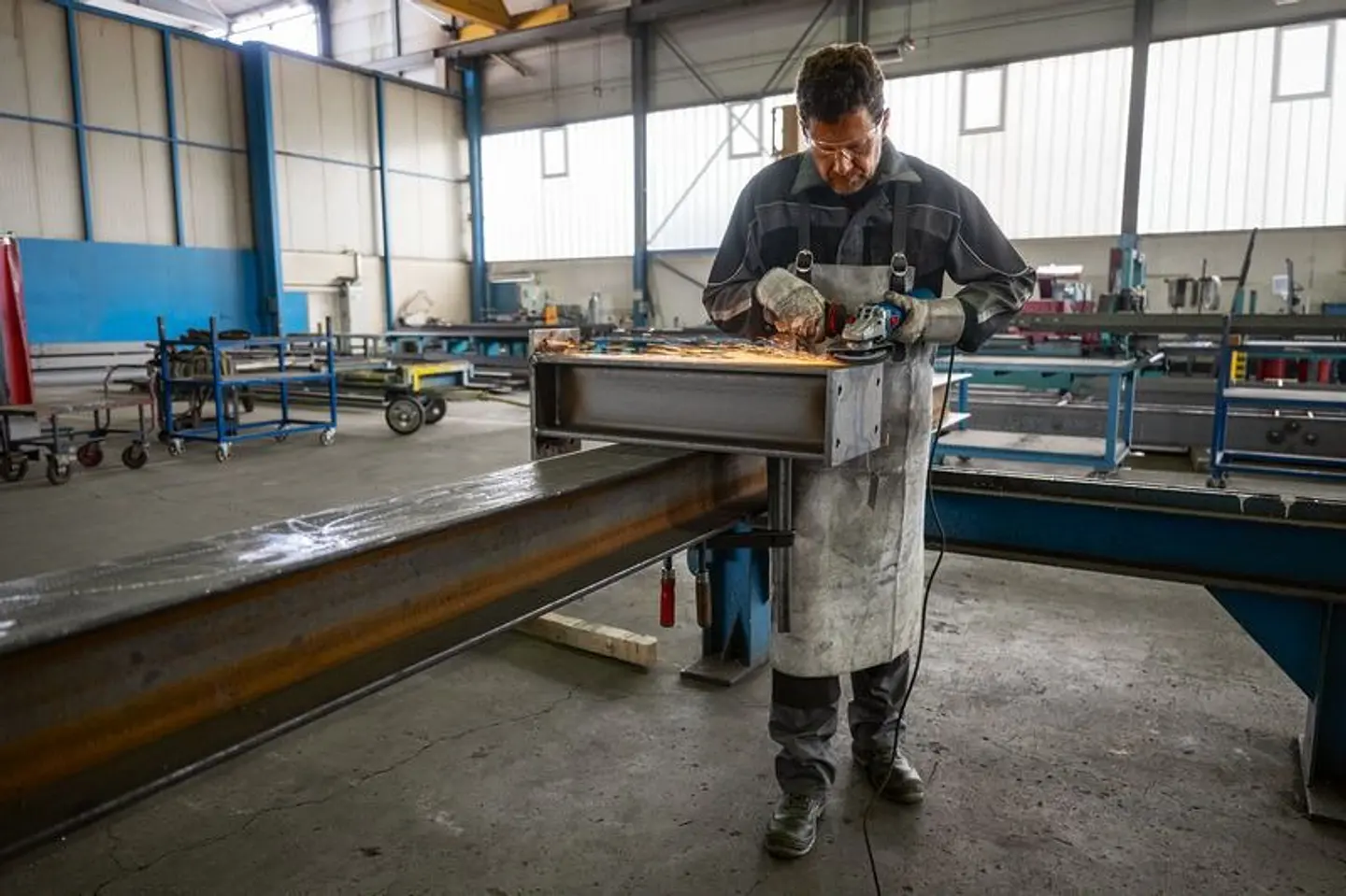 Rebarbadora pequena 125mm 1.200W + Disco Diamante + Mala GWS 12-125 BOSCH 8