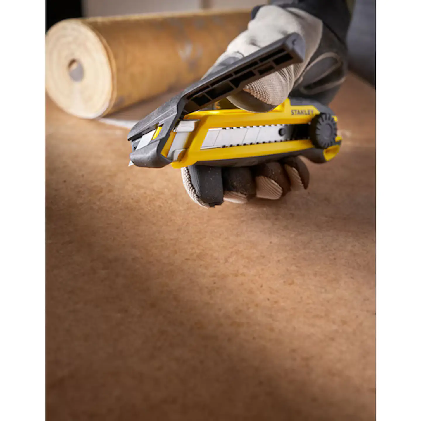 X-Ato com Segmentação Lateral 18mm e Roda STHT10500-0 STANLEY 3