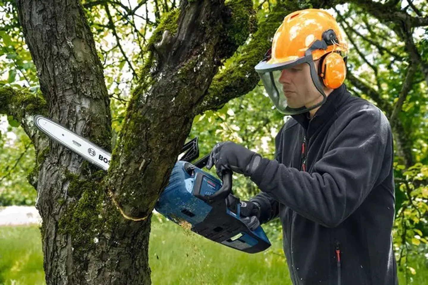 Eletrosserra sem fio BITURBO Brushless GKE 18V-40 BOSCH 3