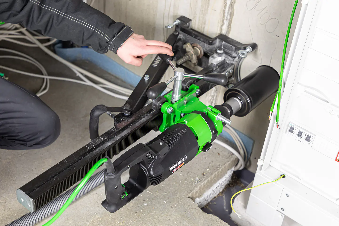 Kit Maquina de Perfuração a Seco Diamante com impacto Macio + Coluna DSE 162 EIBENSTOCK  3