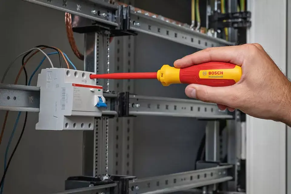 Mala com ferramentas para Eletricista com 37 peças BOSCH 4