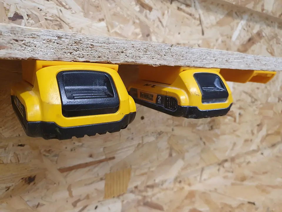 Suporte para Baterias Dewalt XR18V e Flexvolt  BM-DW20-YLW-6 STEALTHMOUNTS (6 Uni.) 2