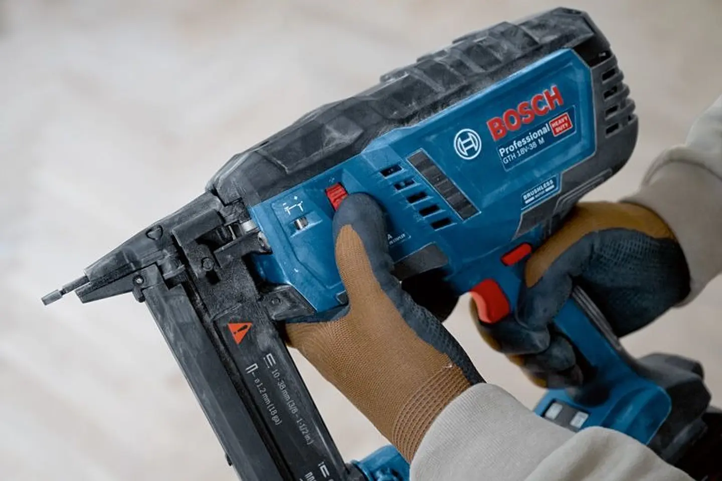 Agrafador para madeira sem fio GTH 18V-38 M BOSCH 2