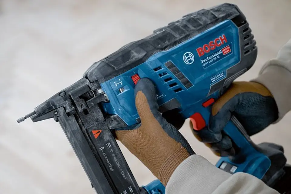Agrafador para madeira sem fio GTH 18V-38 M BOSCH 2