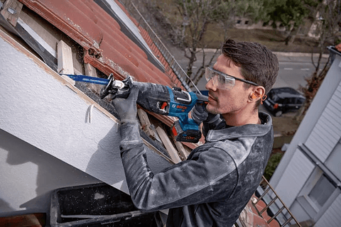 Conjunto 3 máquinas Aparafusadora GSB 18V-110 C + Serra circular GKS 18V-68 GC + Serra sabre GSA 18V-28 + 3 Baterias ProCORE18V BOSCH