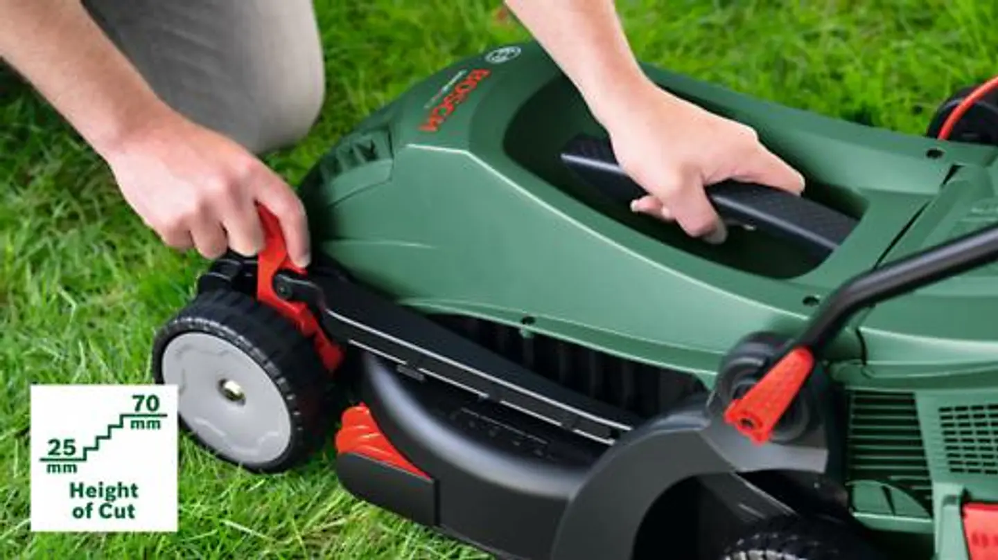 Corta-relvas UniversalRotak 37-555 BOSCH  3