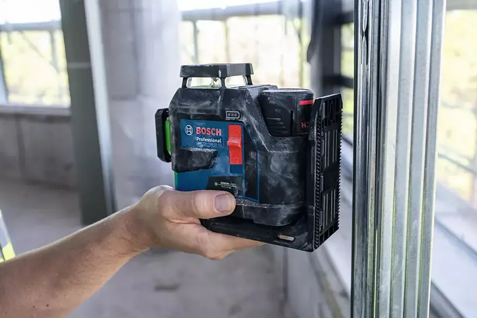Nivel laser 3 Linhas Verdes GLL 12V-100-33 CG + 1 Bateria 12V 2.0Ah BOSCH 9