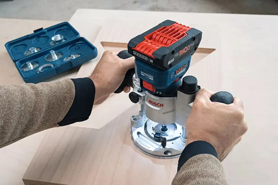 Minitupia sem fio GKF 18V-8 + Mala L-BOXX 238 + Acc BOSCH 4