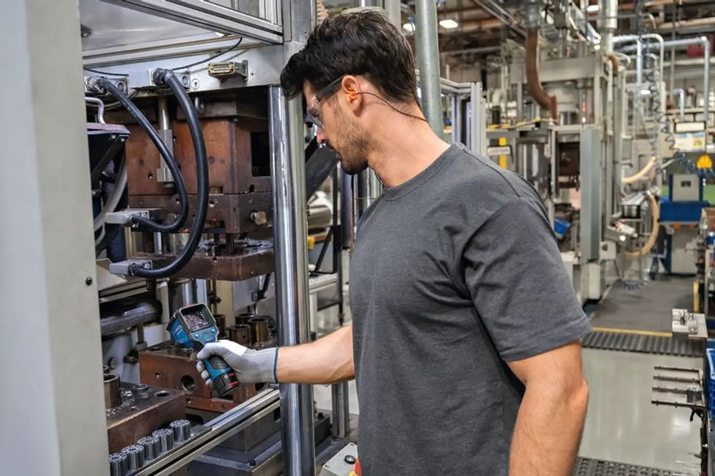 Câmara térmica GTC 12V-450-13 + 1 Bateria 12V 2.0Ah BOSCH 4