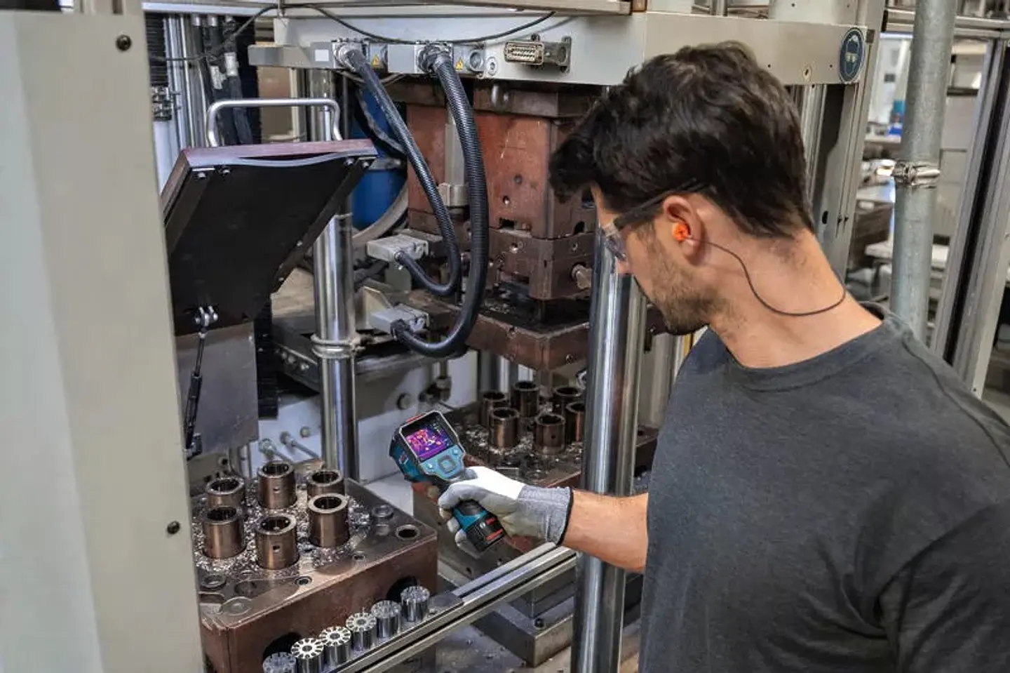 Câmara térmica GTC 12V-450-13 + 1 Bateria 12V 2.0Ah BOSCH 7