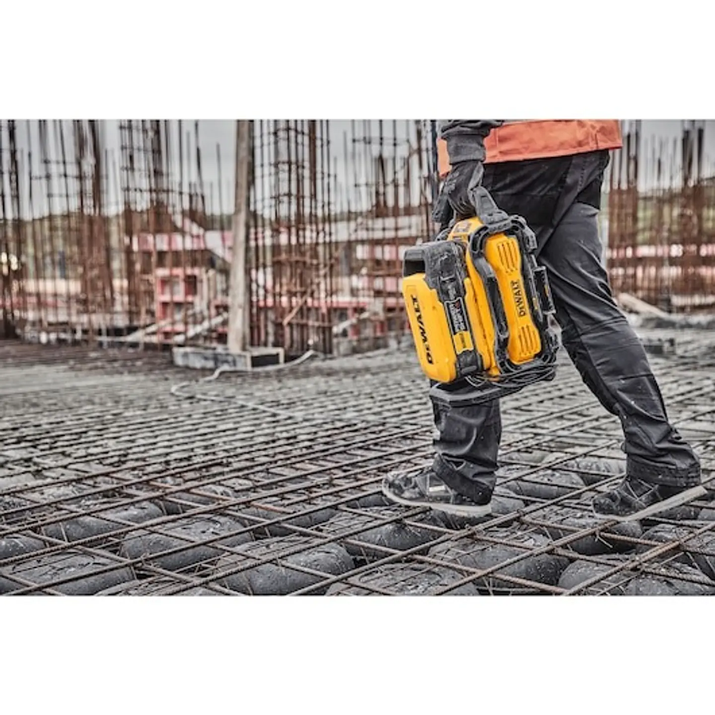 Carregador POWERSHIFT 550W Li-Ion (12Ah) DCBPSC0550-QW DEWALT 6